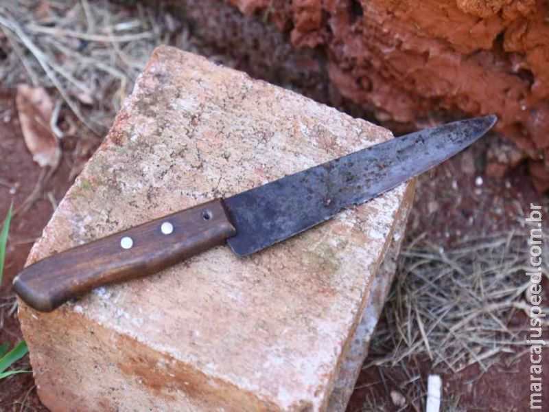 Bebedeira em família termina com enteado esfaqueado por padastro no Cerejeiras Bebedeira em família termina com enteado esfaqueado por padastro no Cerejeiras