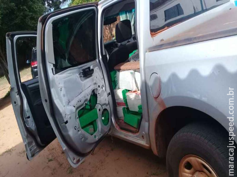 Caminhonete com 1,2 tonelada de maconha tinha tabletes até na porta