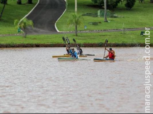 Canoagem fortalece os músculos, alivia o estresse e ajuda no emagrecimento