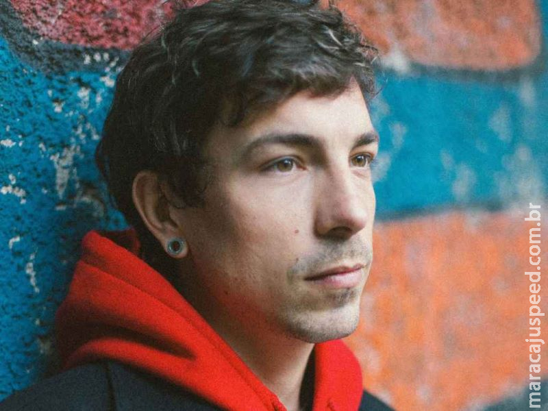 Cantor campo-grandense é diagnosticado com coronavírus e cancela shows no Rio de Janeiro