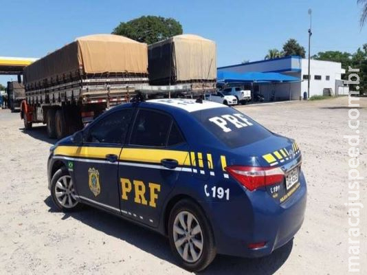 Carretas são apreendidas com quase 500 mil maços de cigarros Carretas são apreendidas com quase 500 mil maços de cigarros