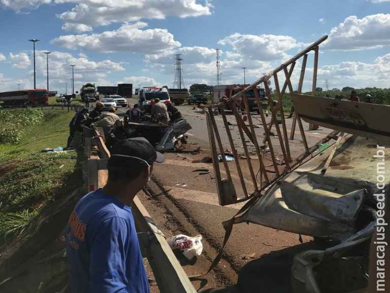 Colisão entre carreta e carro de passeio deixa um morto na saída para Três Lagoas