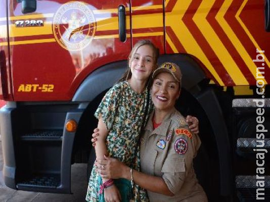 Com equipe feminina, dia de homenagem emociona "mulheres sem medo" Com equipe feminina, dia de homenagem emociona "mulheres sem medo"