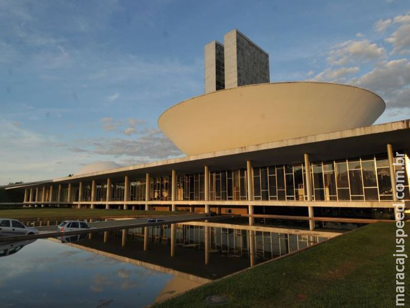 Com recuo do relator, PEC dos Fundos é aprovada na CCJ do Senado