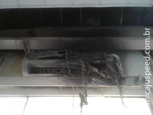 Curto-circuito causa princípio de incêndio em agência dos Correios Curto-circuito causa princípio de incêndio em agência dos Correios