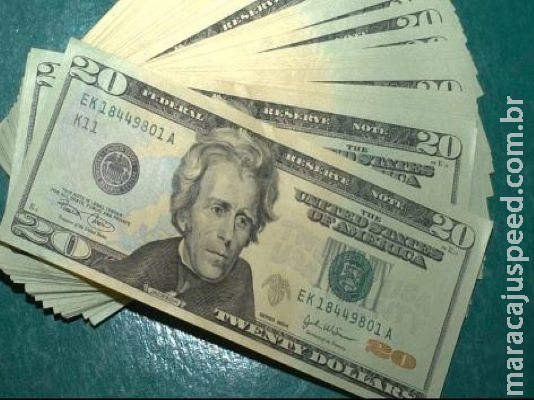 Dólar está misto, mas segue acima dos R$ 5, em meio a medidas e leilão do BC Dólar está misto, mas segue acima dos R$ 5, em meio a medidas e leilão do BC