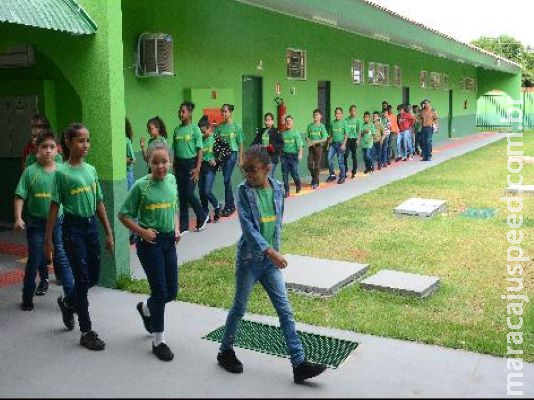 Escola cívico-militar traz expectativa a pais, alunos e professores Escola cívico-militar traz expectativa a pais, alunos e professores