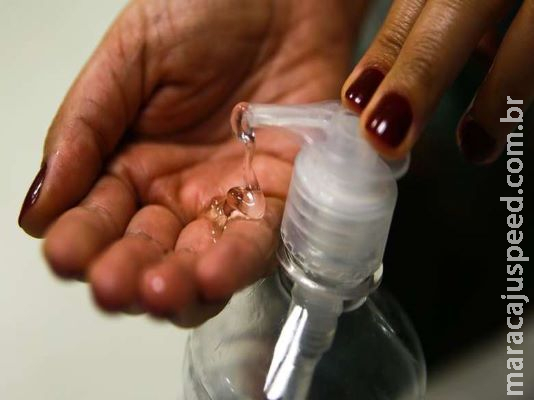 Farmácias de manipulação podem vender álcool gel ao público