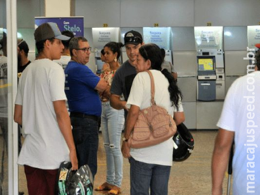 Fila demorada e falhas no atendimento fazem Procon multar bancos em R$ 438 mil