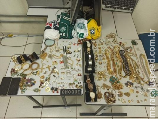 Grupo de adolescentes furta de joias à camisas de time em apenas 4 dias