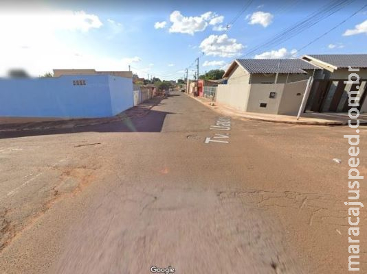 Homem morre com tiro na barriga disparado por atirador em carro preto Homem morre com tiro na barriga disparado por atirador em carro preto