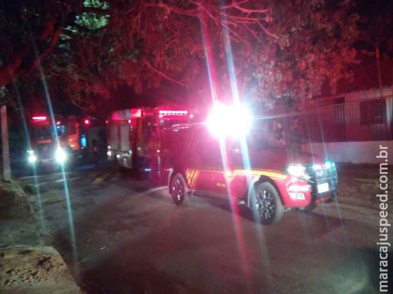 Idoso sofre graves queimaduras ao acender vela para rezar em casa Idoso sofre graves queimaduras ao acender vela para rezar em casa
