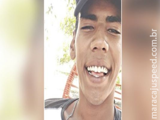 Jovem de 19 anos é assassinado a tiros em frente de casa em MS Jovem de 19 anos é assassinado a tiros em frente de casa em MS