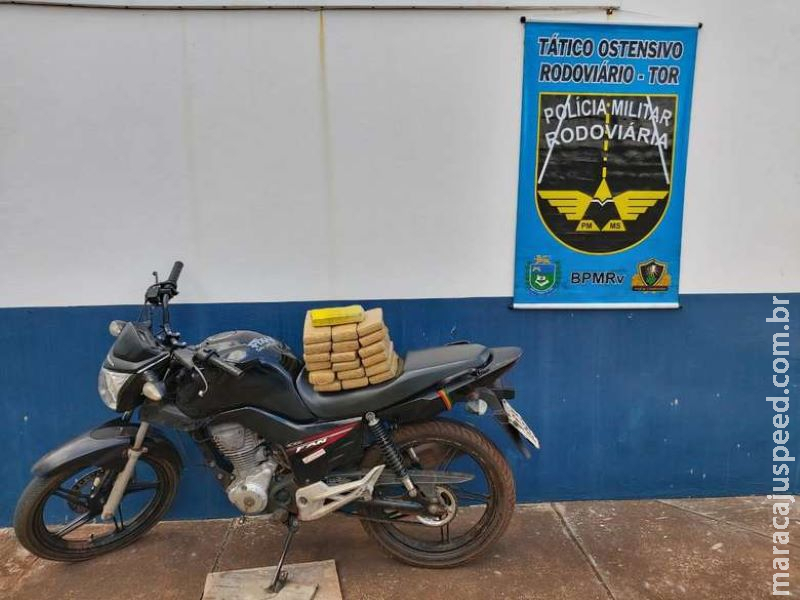 Jovem é preso na fronteira com tabletes de maconha em moto Jovem é preso na fronteira com tabletes de maconha em moto