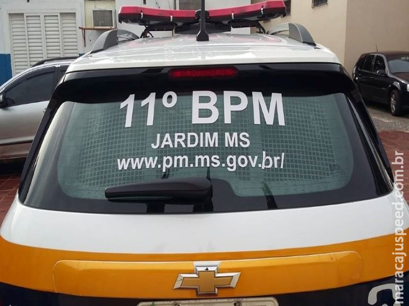 Ladrão tenta roubar conveniência com arma de brinquedo e é preso em Jardim