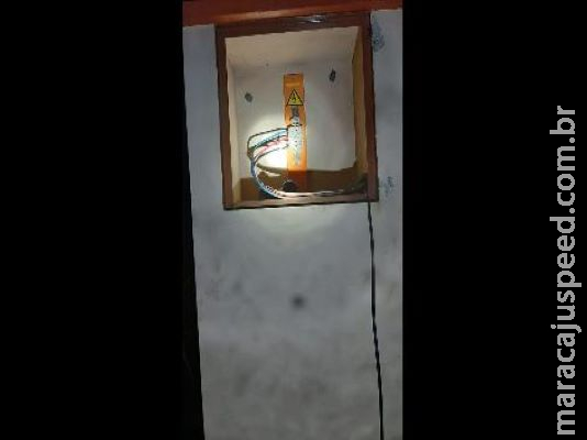 Ladrões furtam cabos de cobre de hospital, deixando pacientes e funcionários sem água Ladrões furtam cabos de cobre de hospital, deixando pacientes e funcionários sem água