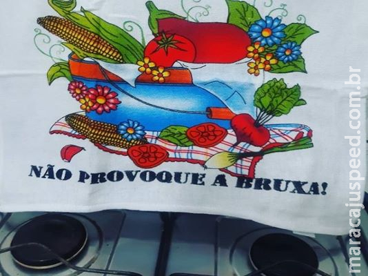 ‘Machista calado é um poeta’: Mulher cria loja de panos de pratos com frases militantes