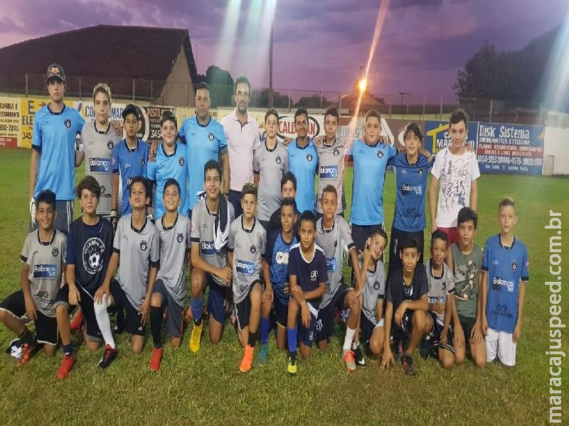 Maracaju: Projeto de Futebol de categorias de base “Villa Real” recebe uniformes, através de parceria com Prefeitura Municipal e Secretaria de Esportes Maracaju: Projeto de Futebol de categorias de base “Villa Real” recebe uniformes, através de parceria com Prefeitura Municipal e Secretaria de Esportes