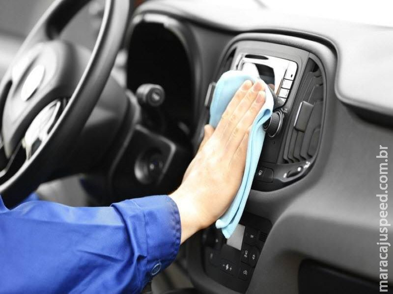 Médico orienta motoristas a higienizarem o carro para evitar coronavírus Médico orienta motoristas a higienizarem o carro para evitar coronavírus