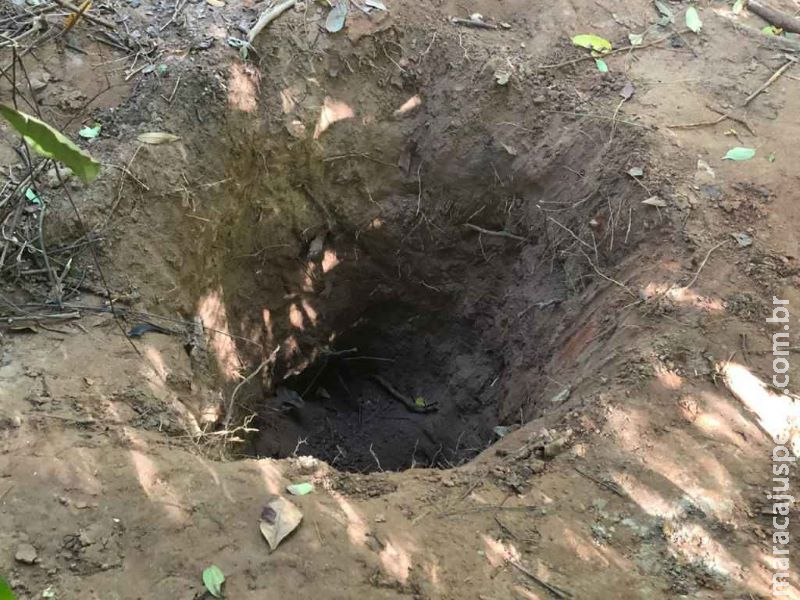 Menina de 10 anos morta pela mãe foi torturada e implorou por socorro antes de ser enterrada viva Menina de 10 anos morta pela mãe foi torturada e implorou por socorro antes de ser enterrada viva