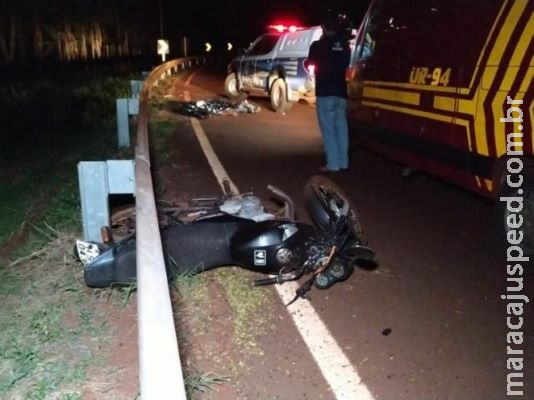 Motociclista perde controle da moto na curva, cai e morre em rodovia