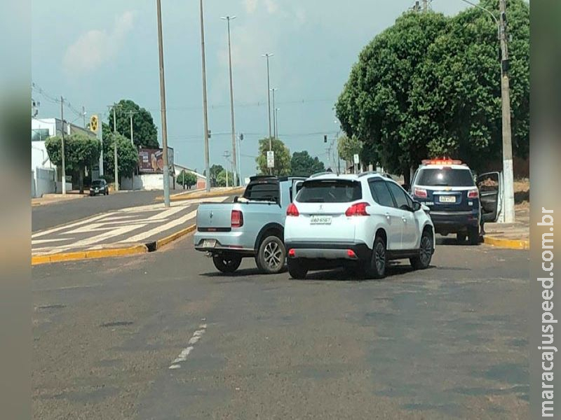 Motorista ‘fura’ preferencial e se envolve em acidente no Bairro Alto Motorista ‘fura’ preferencial e se envolve em acidente no Bairro Alto