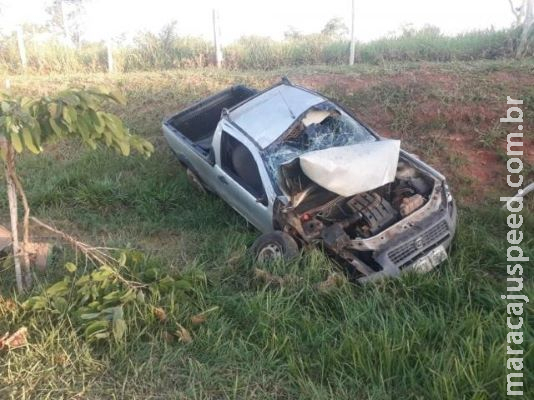 Motorista morre e passageiro fica ferido após carro cair em valeta na MS-384