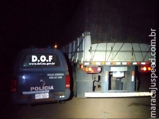 Polícia encontra meia tonelada de agrotóxico escondida em pneus de caminhão Polícia encontra meia tonelada de agrotóxico escondida em pneus de caminhão