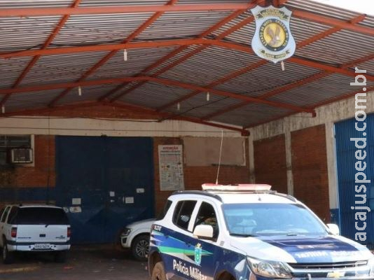 Polícia flagra dupla com “pombos” prontos para serem enviados à Máxima Polícia flagra dupla com “pombos” prontos para serem enviados à Máxima