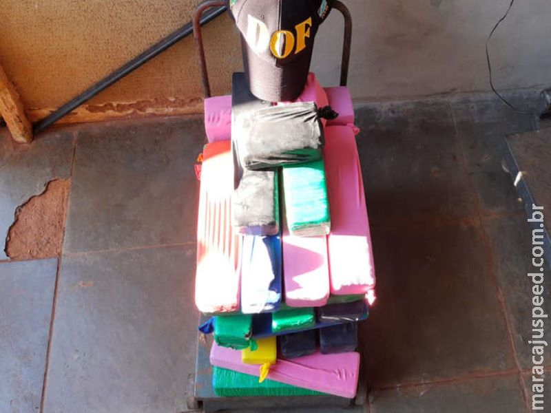 Polícia prende quatro por tráfico e aprende mais de 30 quilos de maconha Polícia prende quatro por tráfico e aprende mais de 30 quilos de maconha