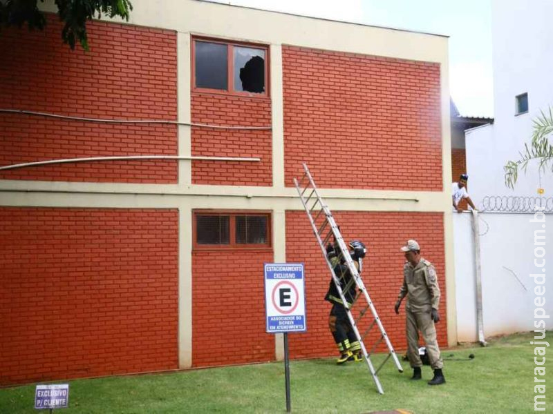 Servidora se assusta em princípio de incêndio e sai pela janela do Hospital Universitário