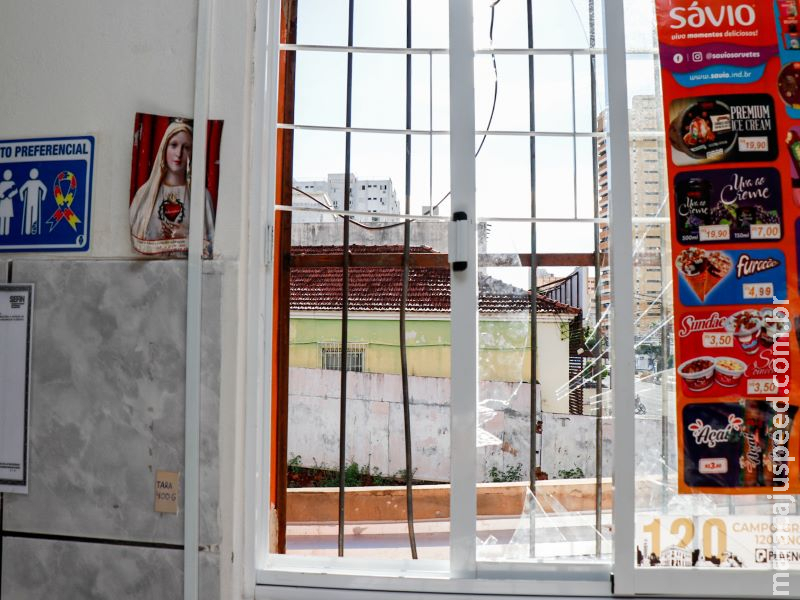 Vizinhos detêm ladrão de restaurantes que furtou 8 pacotes de carne