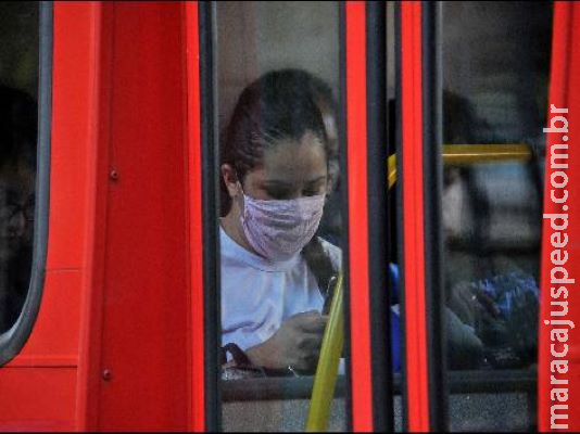 A partir de segunda, uso de máscara será obrigatório no transporte coletivo A partir de segunda, uso de máscara será obrigatório no transporte coletivo