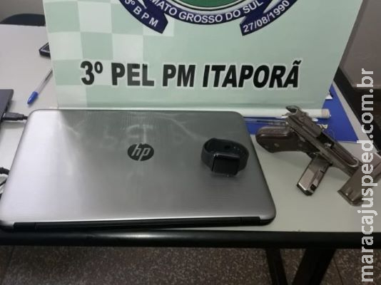 Adolescente é apreendido por furtar notebook, relógio e pistola em casa de tia
