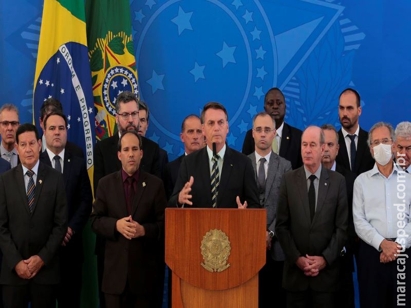 Bolsonaro diz que não houve intervenção política na Polícia Federal Bolsonaro diz que não houve intervenção política na Polícia Federal