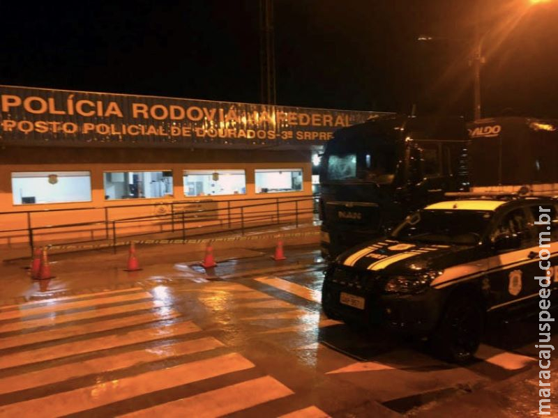 Caminhão com 450 mil maços de cigarro é apreendido em Caarapó Caminhão com 450 mil maços de cigarro é apreendido em Caarapó