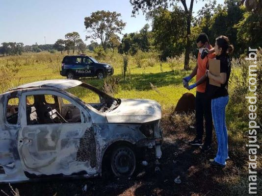 Carro de idoso assassinado a facadas foi encontrado incendiado em estrada vicinal Carro de idoso assassinado a facadas foi encontrado incendiado em estrada vicinal