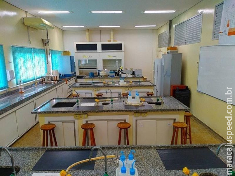 Curso de Química da UFGD vai produzir álcool 70% para abastecer Hospital Universitário