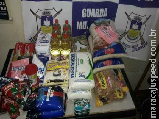 Depois de furtar cestas básicas, homem é preso no estacionamento de supermercado Depois de furtar cestas básicas, homem é preso no estacionamento de supermercado