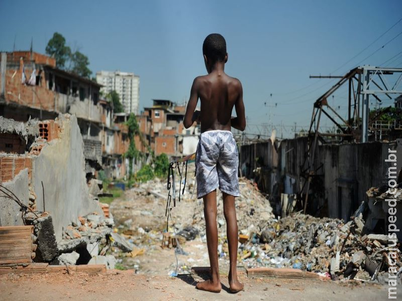 Pesquisa em favelas mostra que mães não conseguirão comprar alimentos