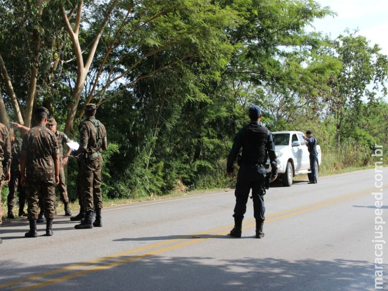 PM e Exército realizam controle da entrada de veículos em Bodoquena