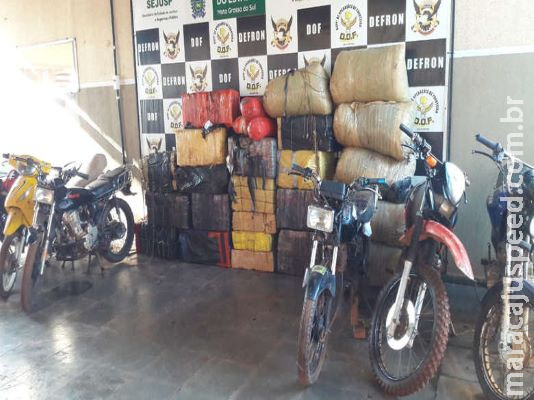 Polícia apreende quase 1 tonelada de drogas transportadas em oito motos Polícia apreende quase 1 tonelada de drogas transportadas em oito motos