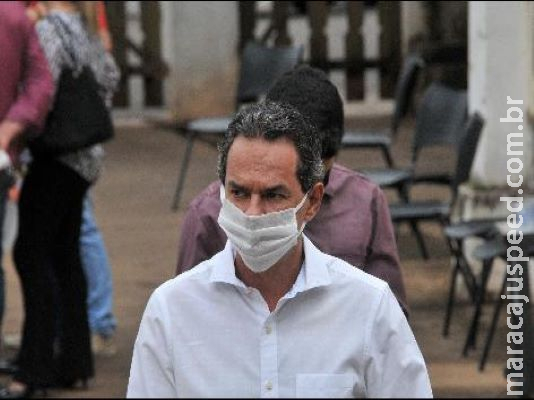Prefeito volta a falar em redução salarial Prefeito volta a falar em redução salarial