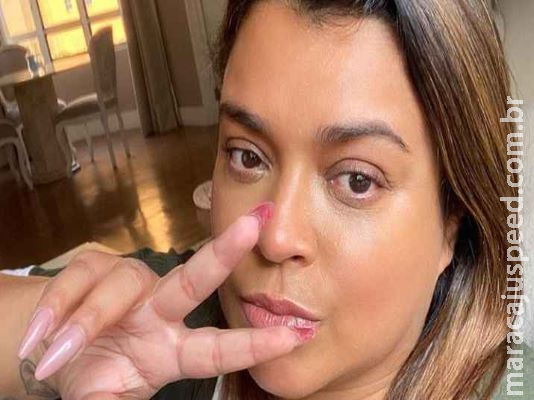 Preta Gil vai à Rocinha para participar de doação de álcool gel