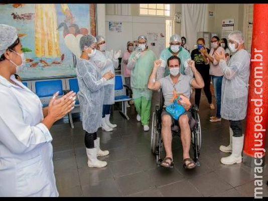 Primeiro paciente com Covid-19 em Corumbá recebe alta da Santa Casa 