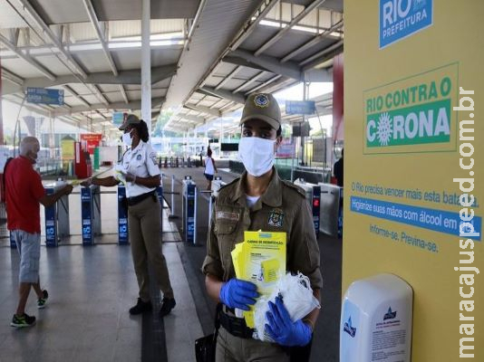 Projetos tornam obrigatório o uso de máscaras faciais em locais públicos Projetos tornam obrigatório o uso de máscaras faciais em locais públicos