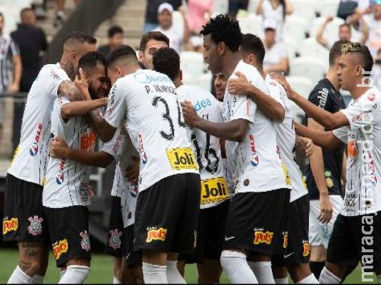 Treze clubes da Série A vão negociar redução salarial Treze clubes da Série A vão negociar redução salarial