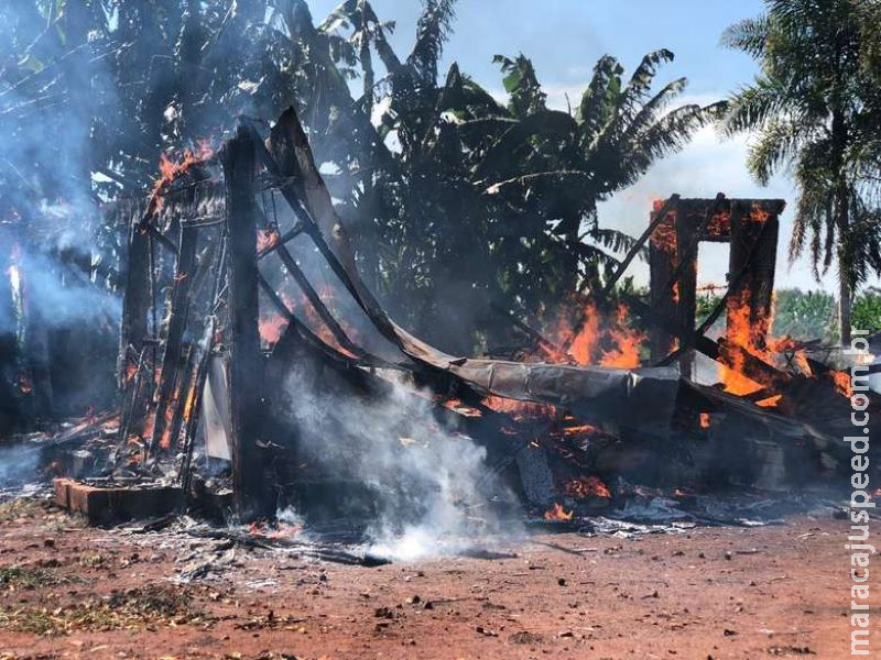 Bombeiros se deslocam até Itaporã para controlar incêndio e localizar moradores