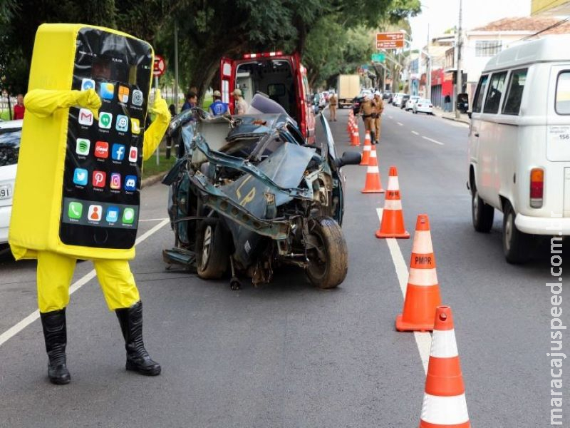 Celular ao volante: proposta amplia pena de motorista que causar acidente com morte Celular ao volante: proposta amplia pena de motorista que causar acidente com morte