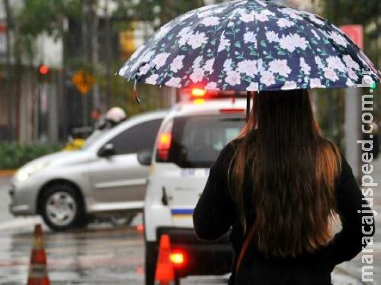 Chove na Capital quase um quarto do volume esperado para o mês
